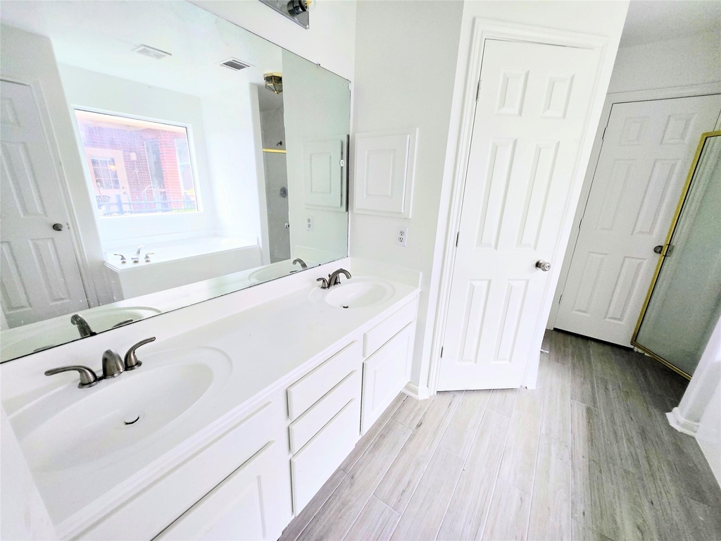 4018 Crystal Lake Circle N - Photo 21