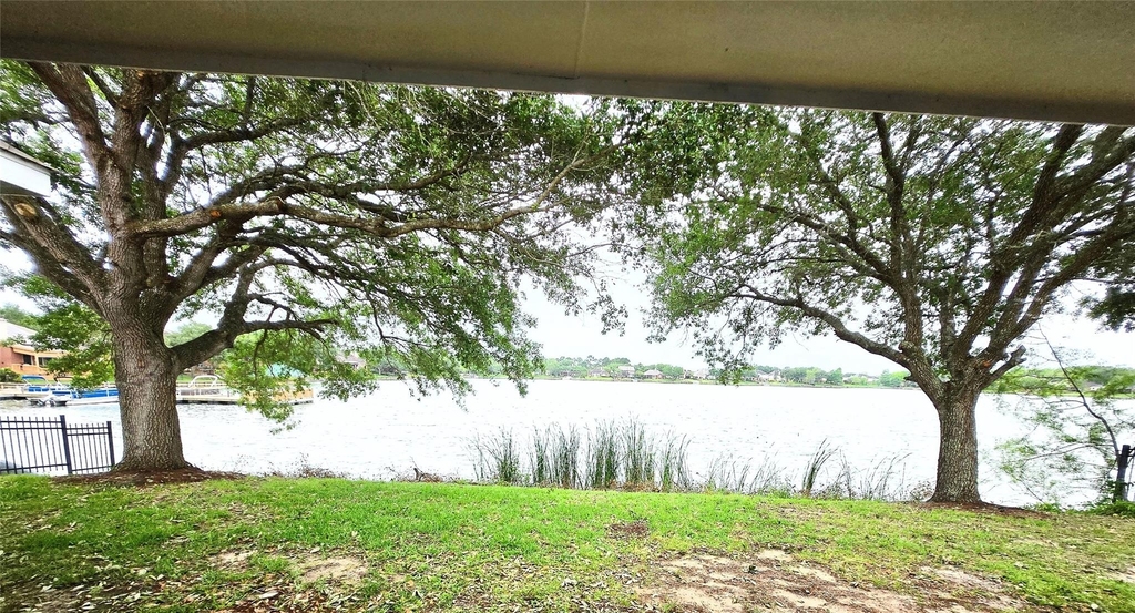 4018 Crystal Lake Circle N - Photo 29