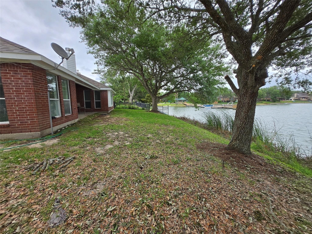 4018 Crystal Lake Circle N - Photo 33