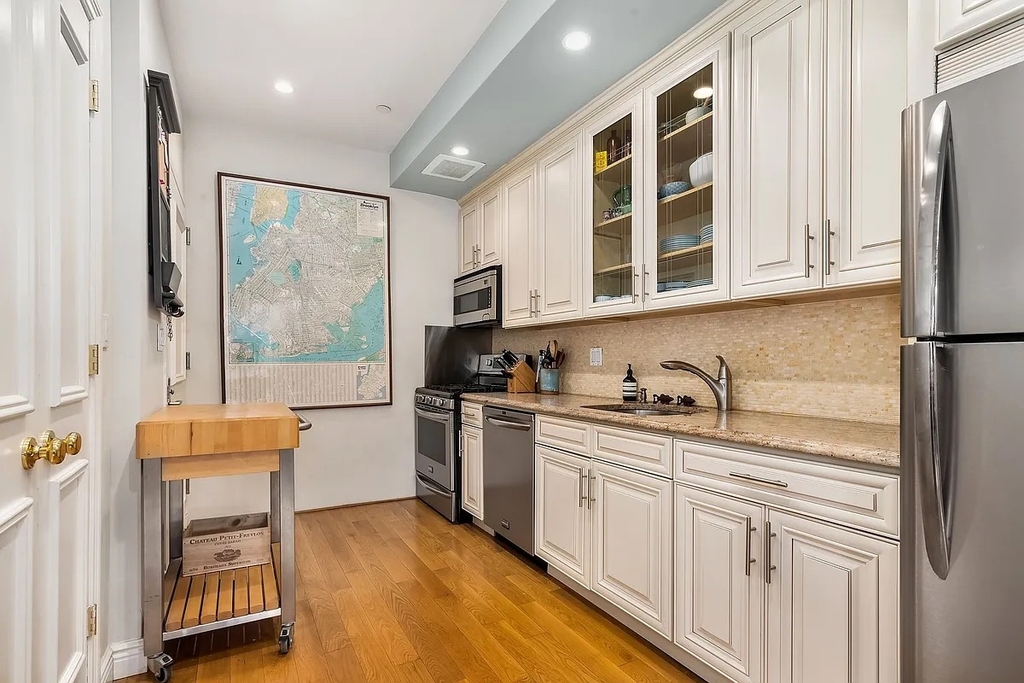 199 Huron Street - Photo 3