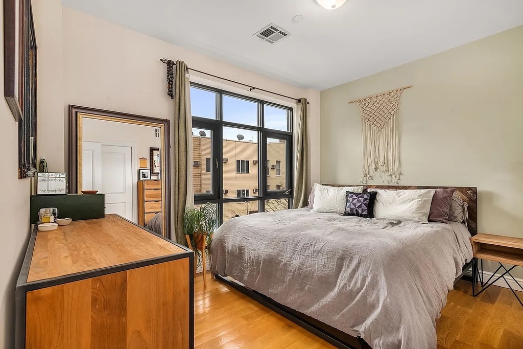 199 Huron Street - Photo 4