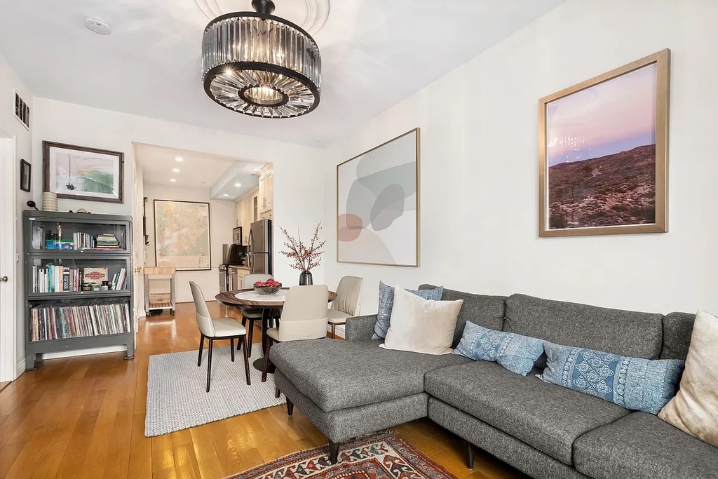 199 Huron Street - Photo 1