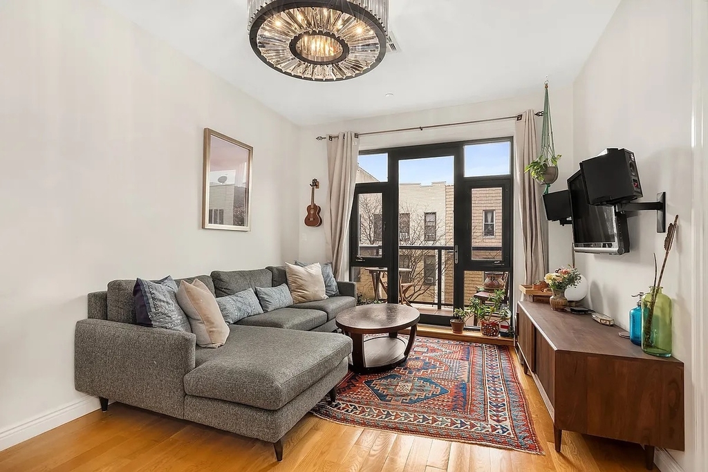 199 Huron Street - Photo 2