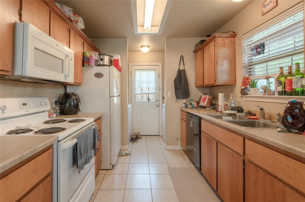 104 Yegua Circle - Photo 8