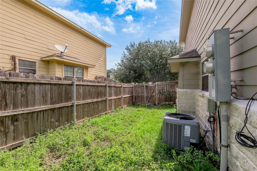 104 Yegua Circle - Photo 24