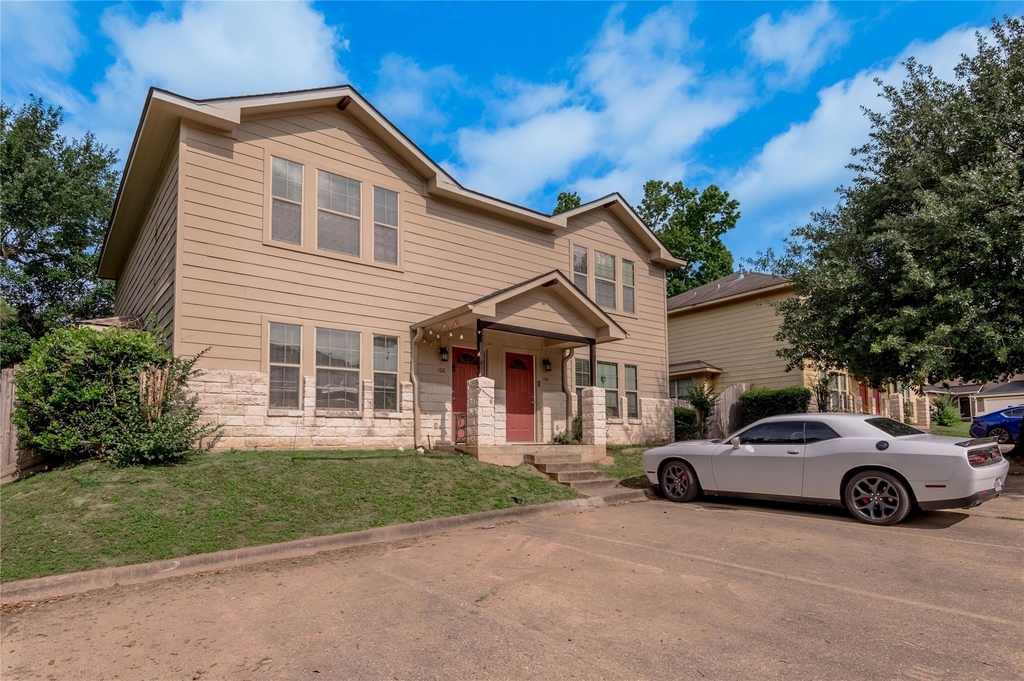 104 Yegua Circle - Photo 0