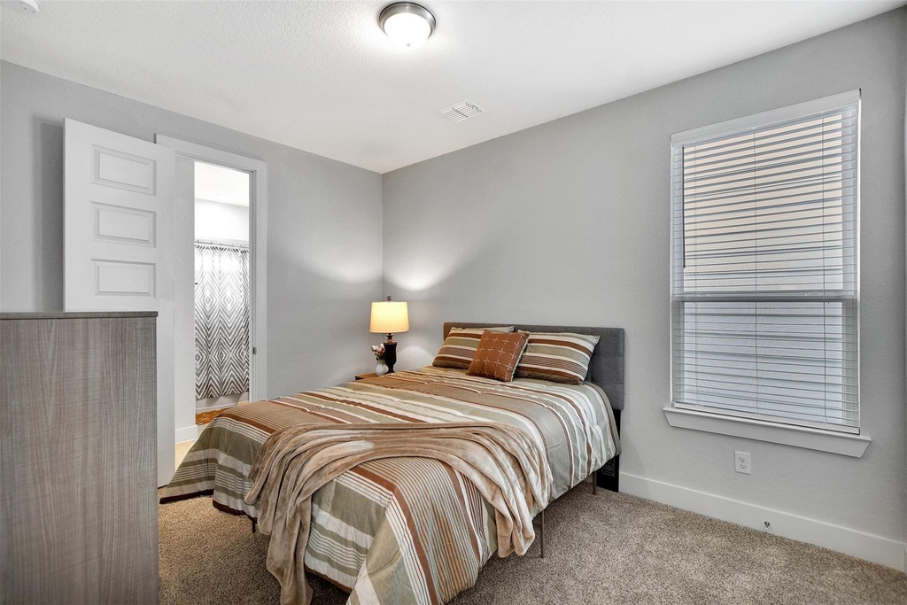 119 E 43rd Street - Photo 27