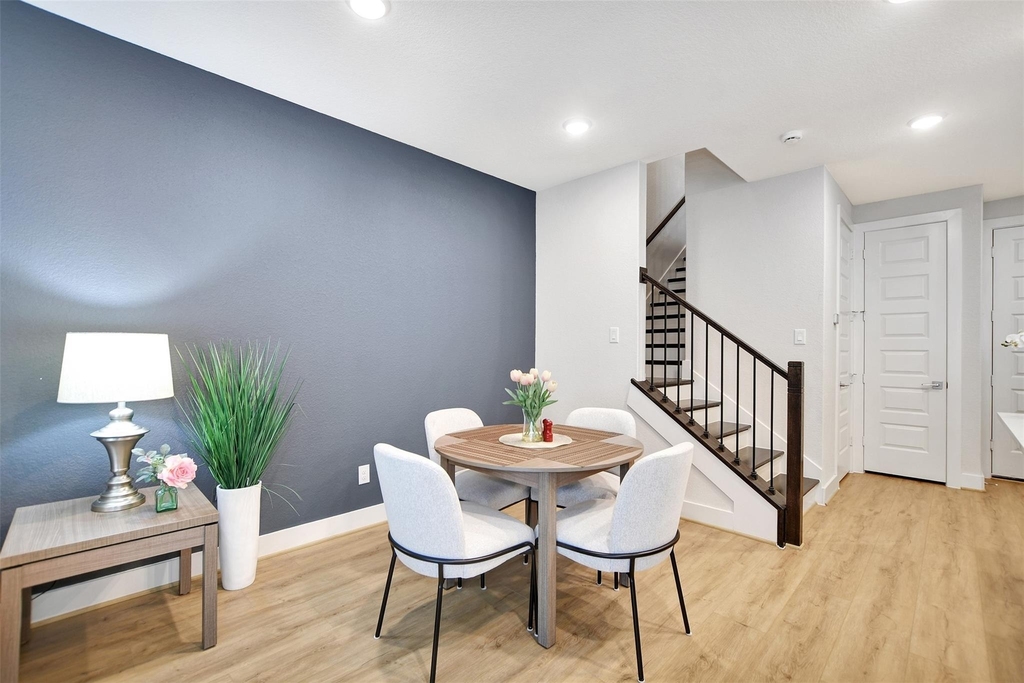 119 E 43rd Street - Photo 12