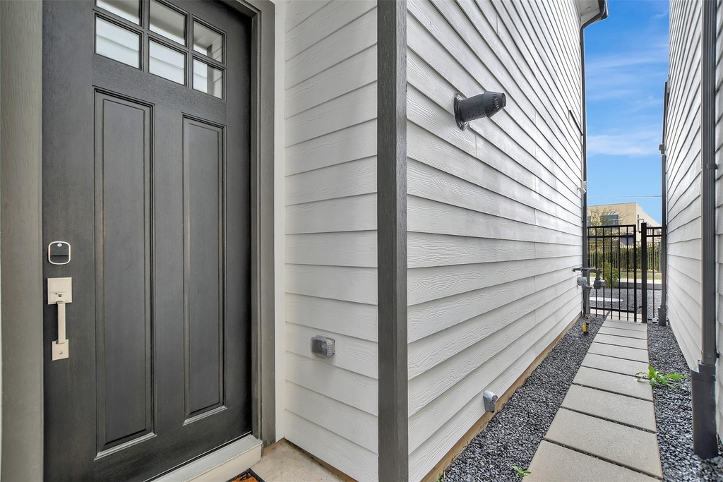 119 E 43rd Street - Photo 4