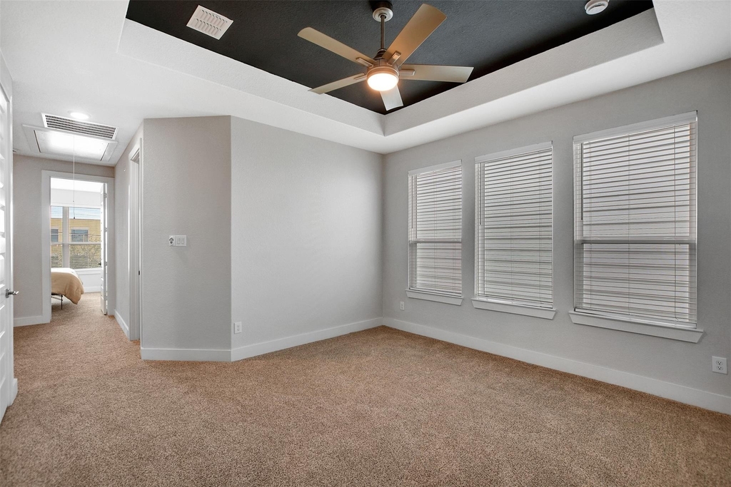 119 E 43rd Street - Photo 18