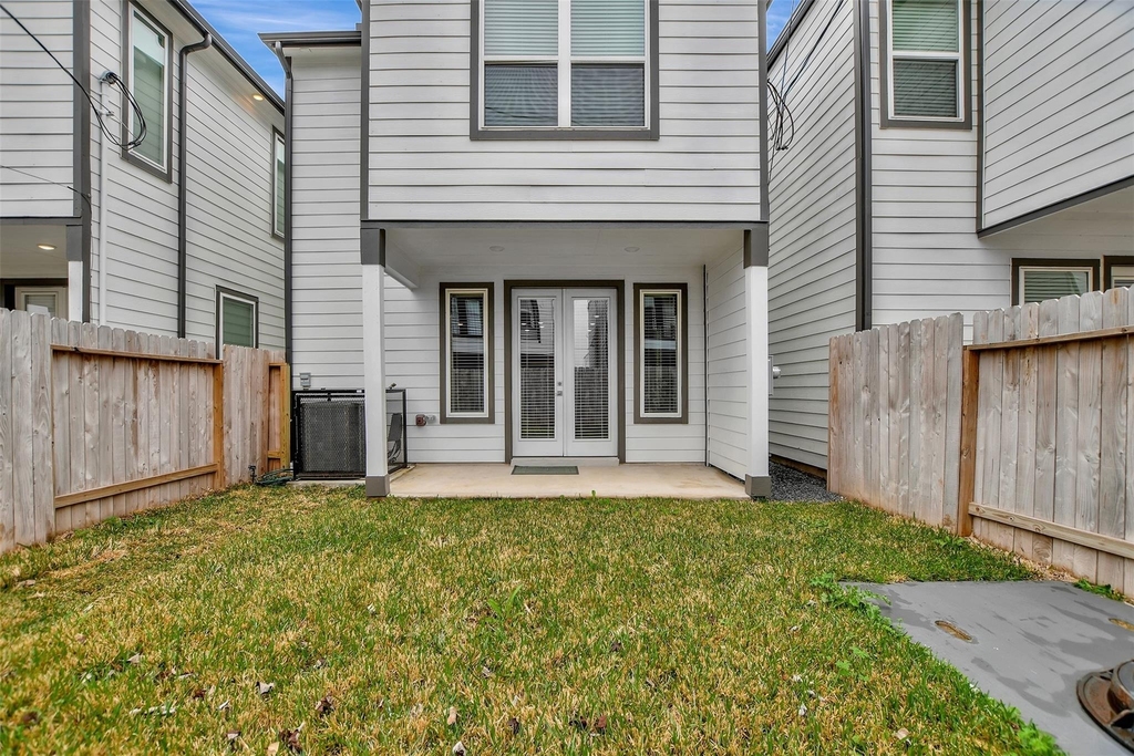 119 E 43rd Street - Photo 31