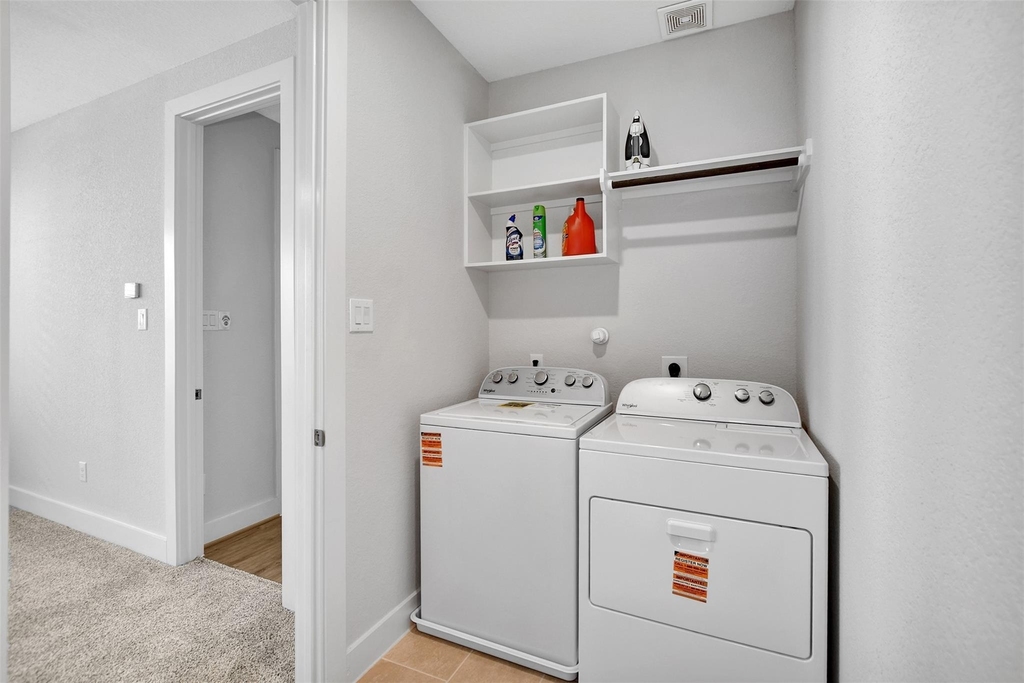 119 E 43rd Street - Photo 20