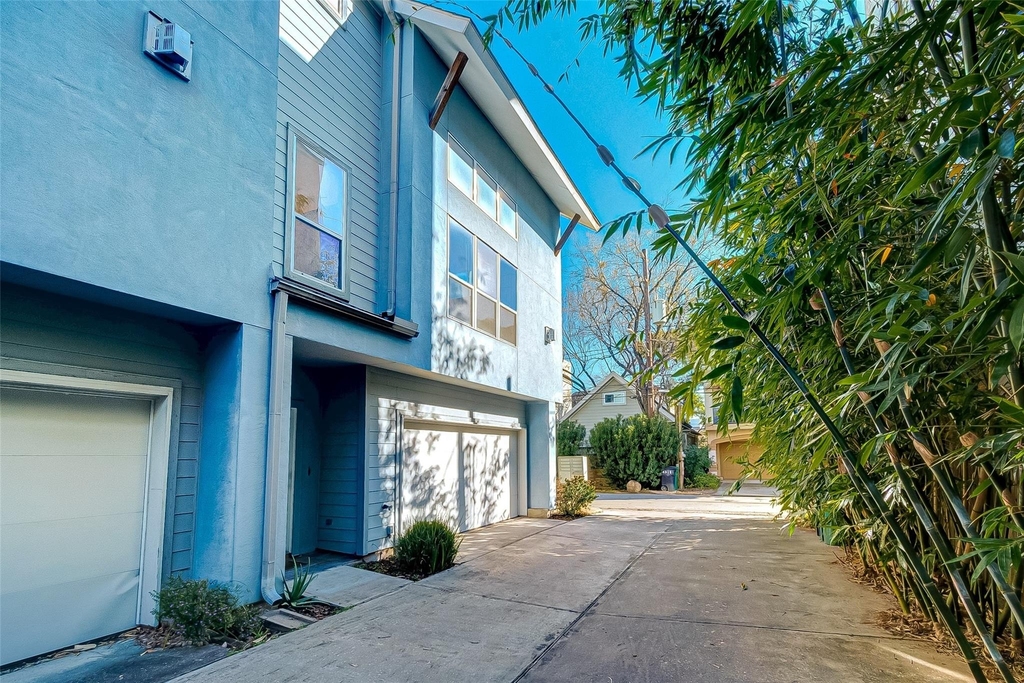 4308 Lillian  Street - Photo 3