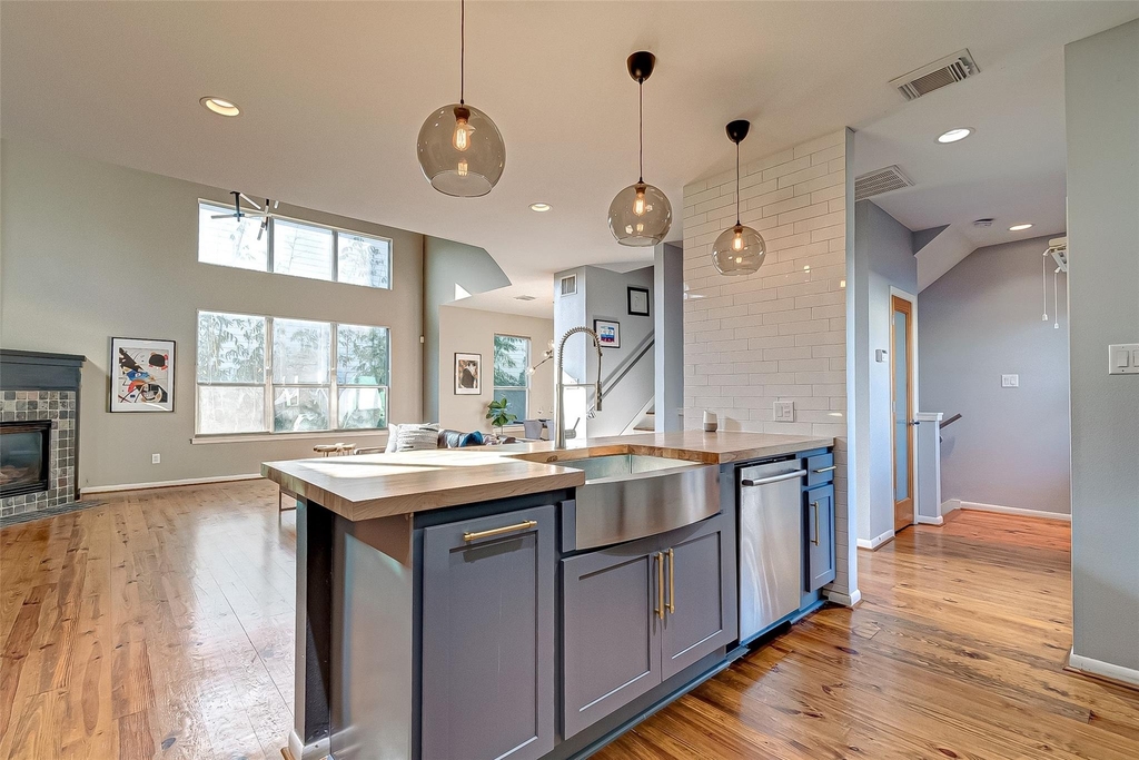4308 Lillian  Street - Photo 24