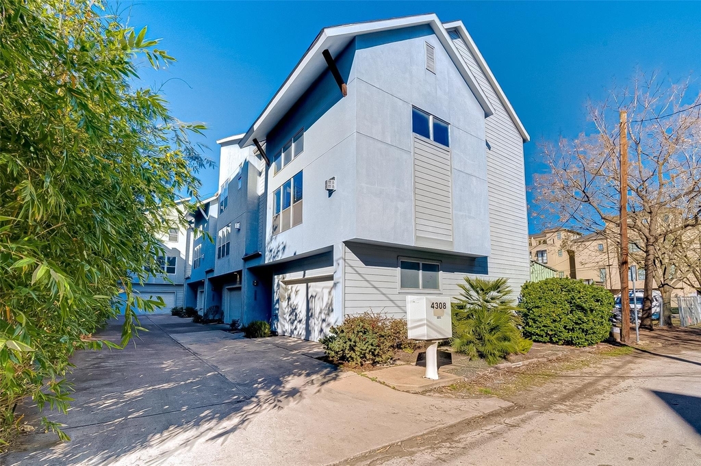 4308 Lillian  Street - Photo 0