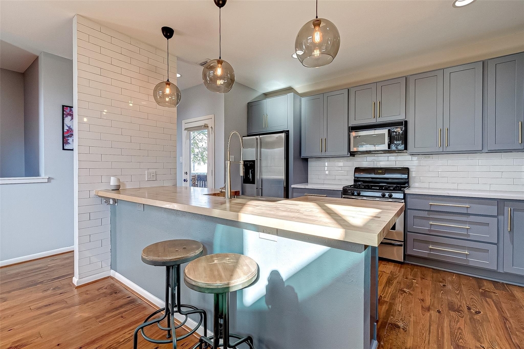 4308 Lillian  Street - Photo 17
