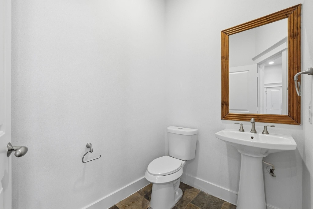 2322 Beall Street - Photo 4