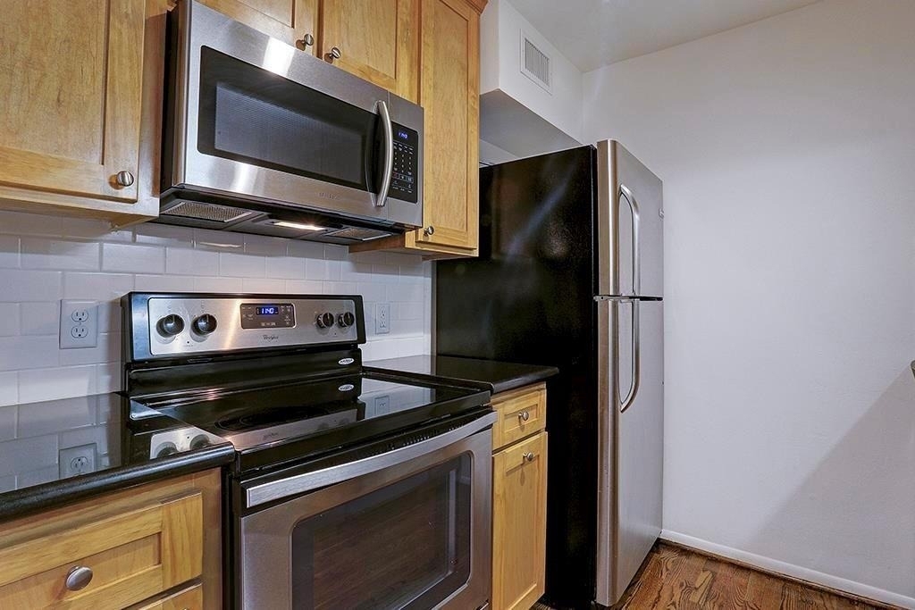 415 Hawthorne Street - Photo 1