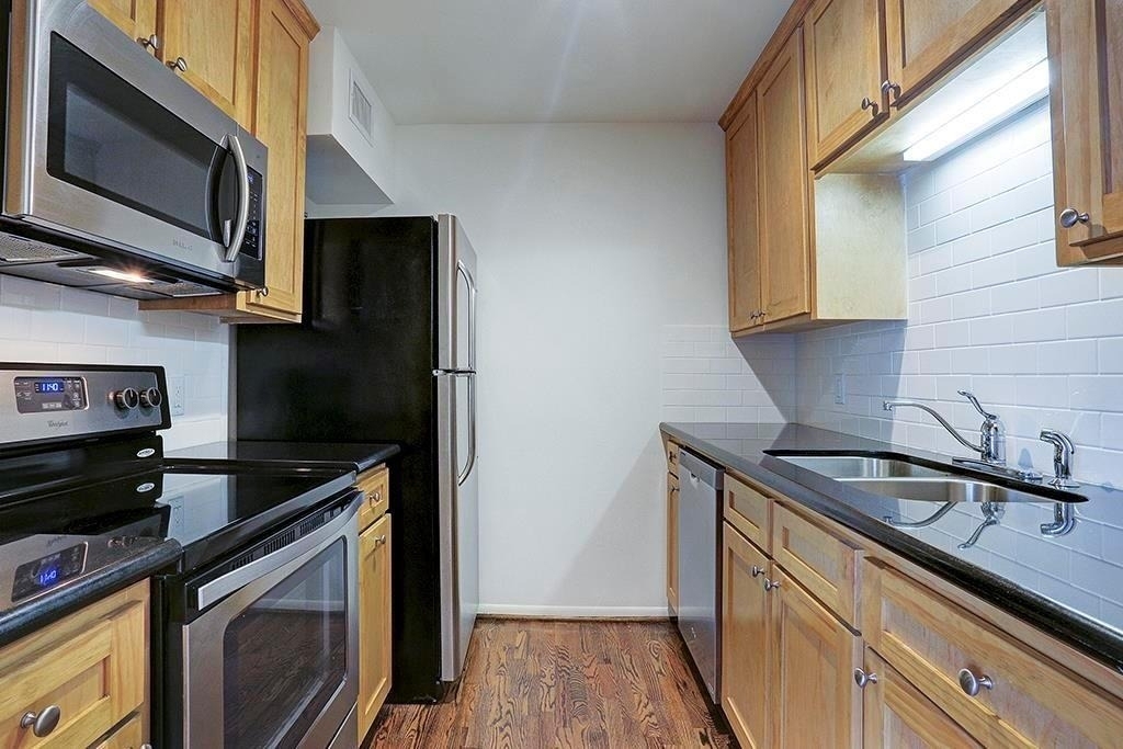 415 Hawthorne Street - Photo 0