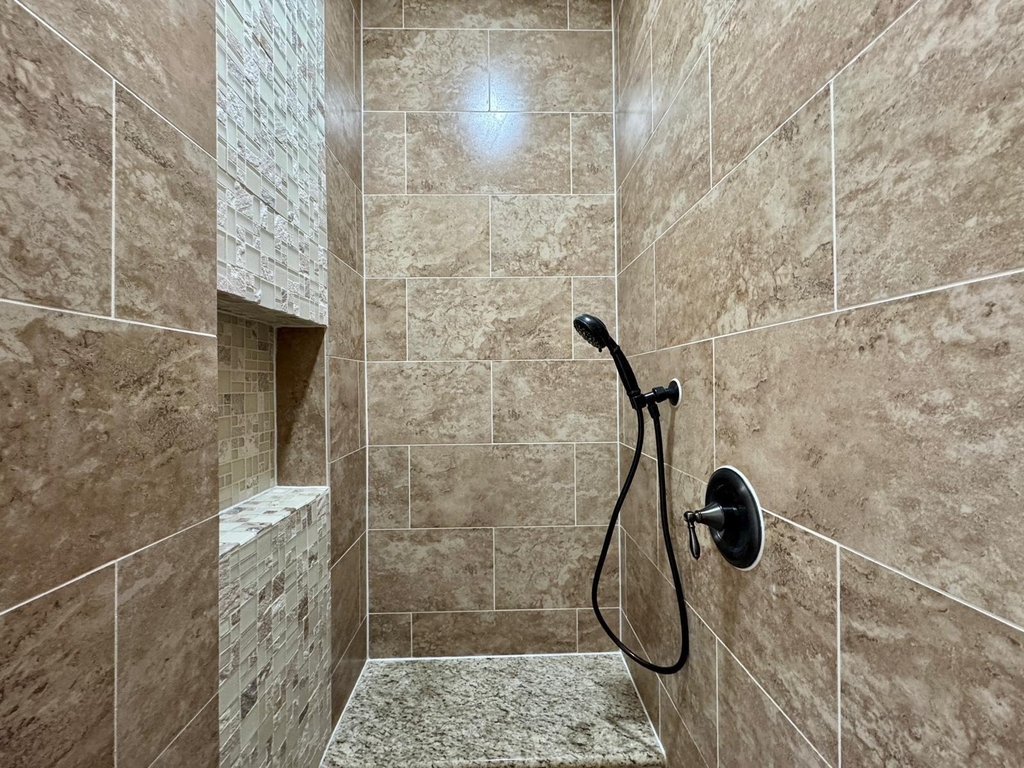 6427 Liberty Valley Drive - Photo 5