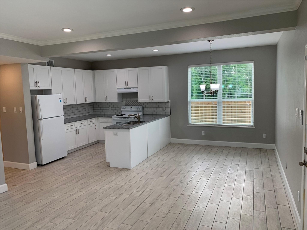 4221 Alvin Street - Photo 2