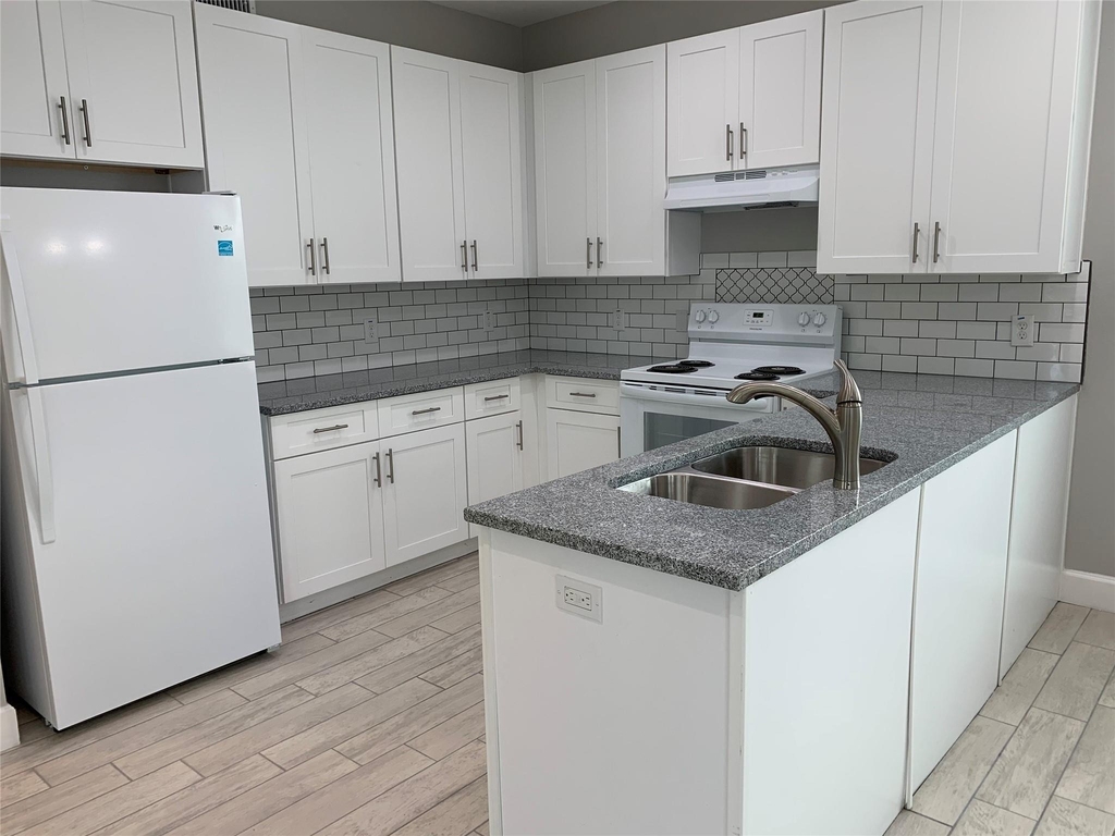 4221 Alvin Street - Photo 4