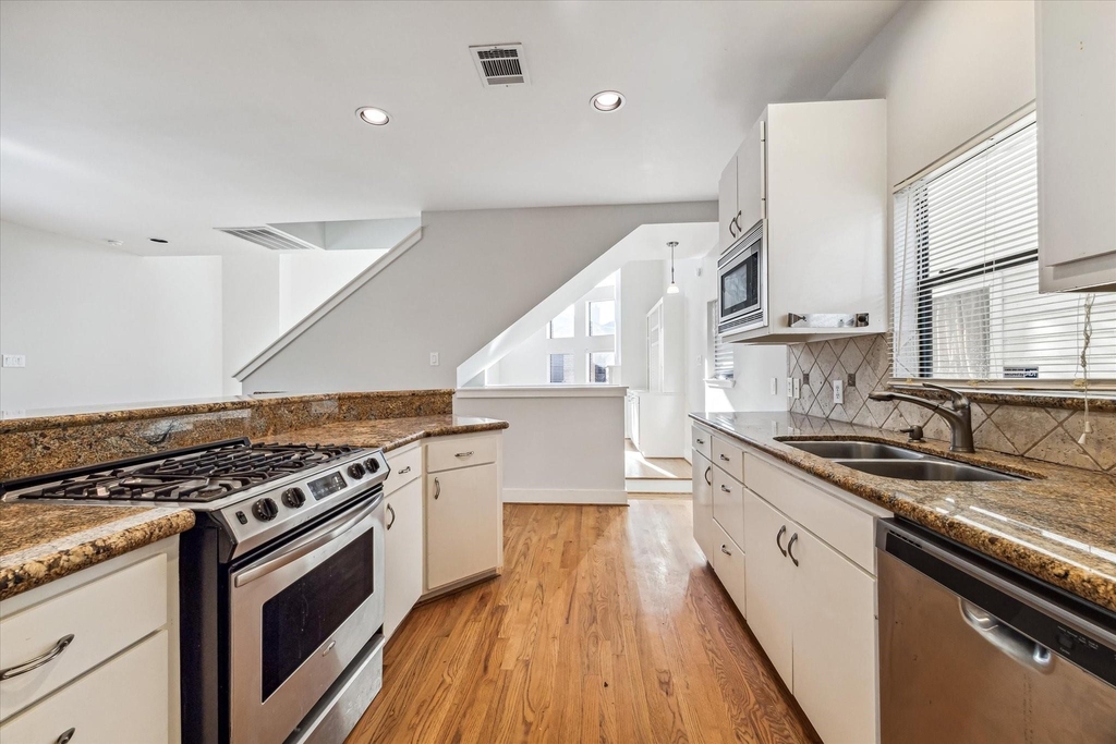 9710 Riddlewood Lane - Photo 5