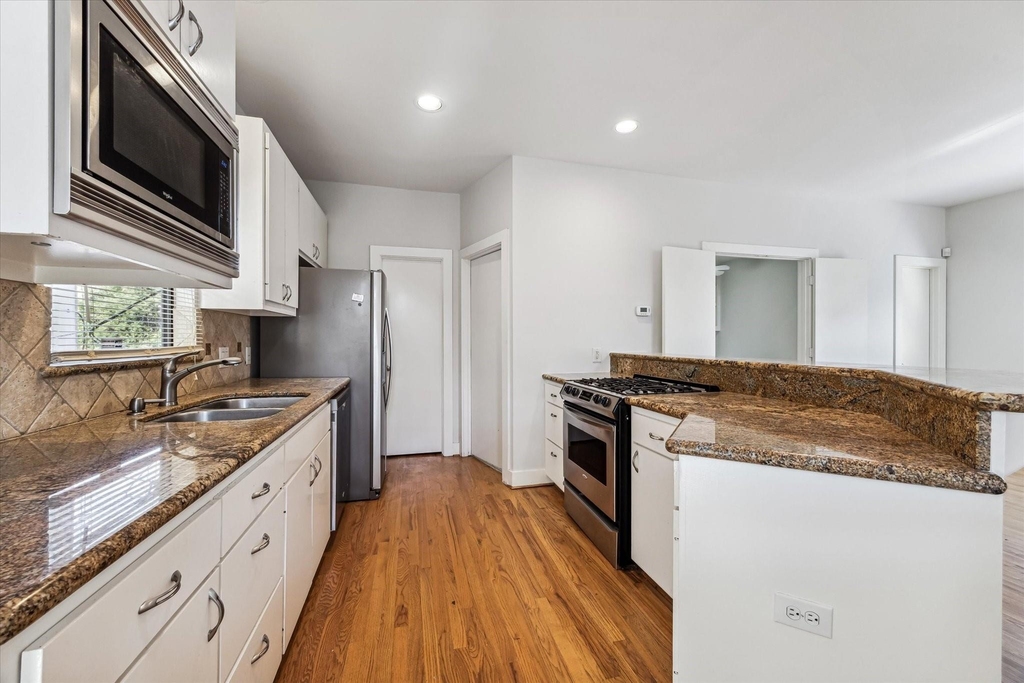 9710 Riddlewood Lane - Photo 10
