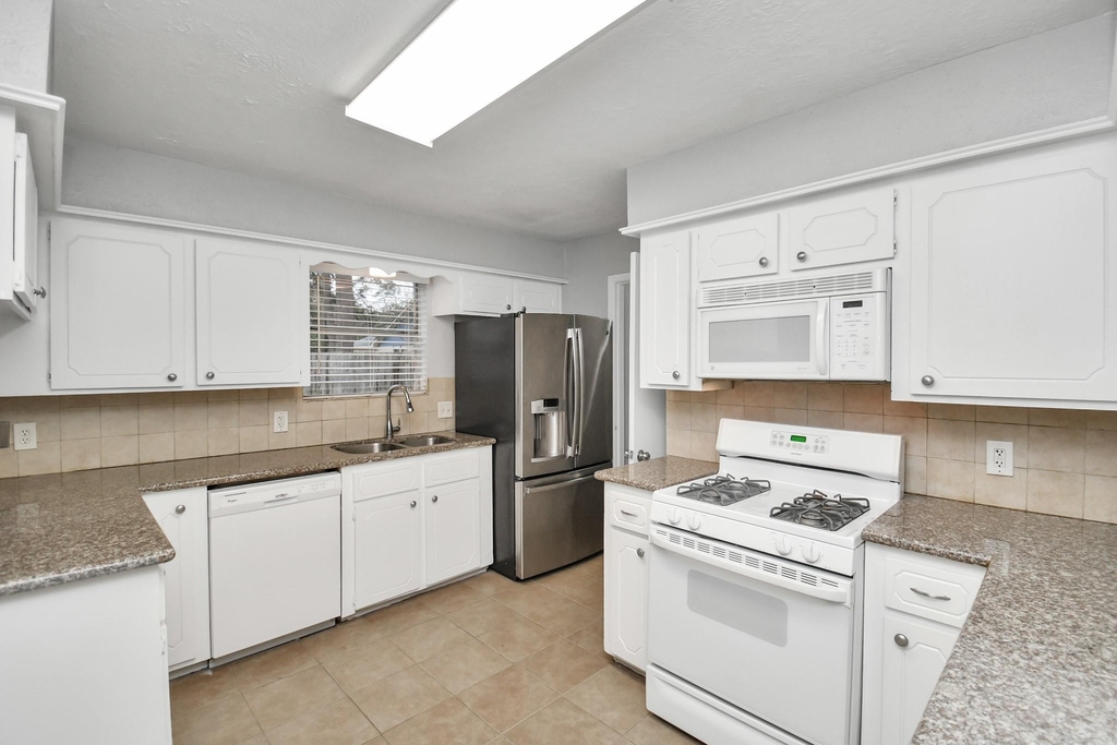 24118 Spring Gum Drive - Photo 14