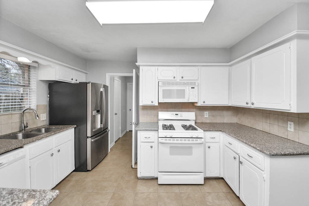 24118 Spring Gum Drive - Photo 43