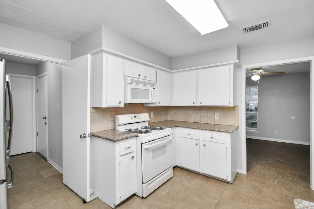 24118 Spring Gum Drive - Photo 13
