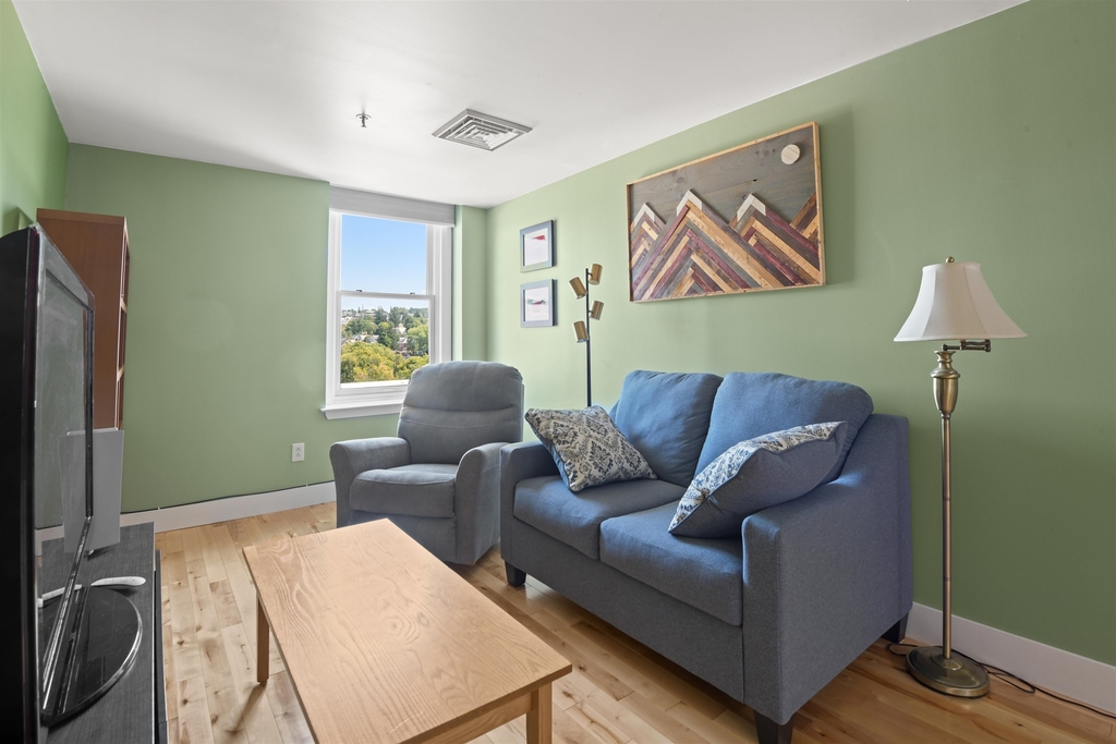 131 Main - Photo 10