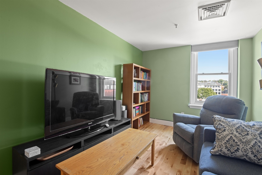131 Main - Photo 11