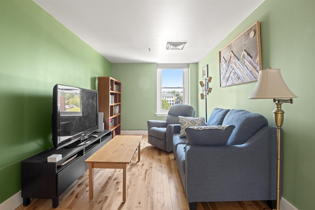 131 Main - Photo 9