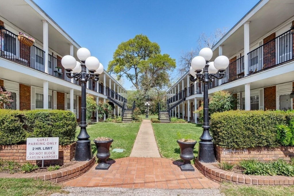 403 E Main Street - Photo 4