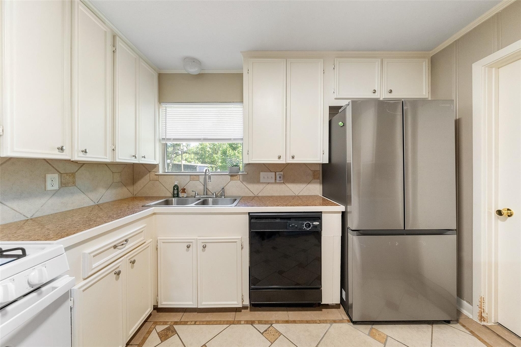 1105 Thomas Avenue - Photo 6