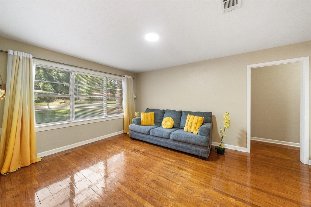 1105 Thomas Avenue - Photo 10