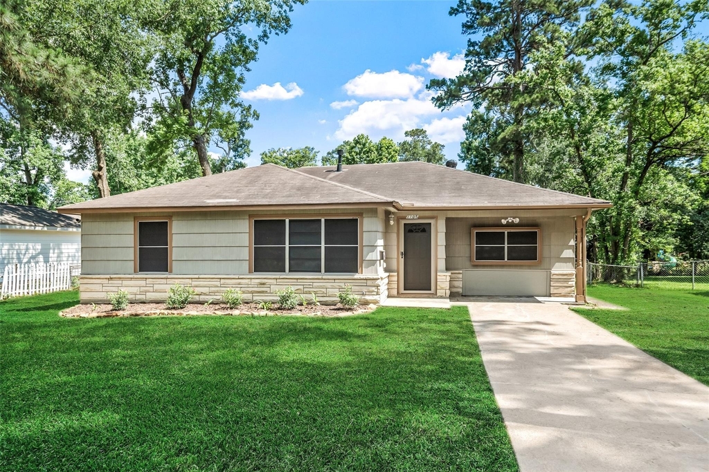 1105 Thomas Avenue - Photo 1