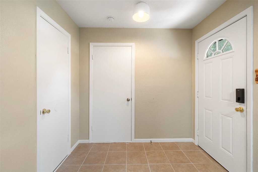 1105 Thomas Avenue - Photo 5
