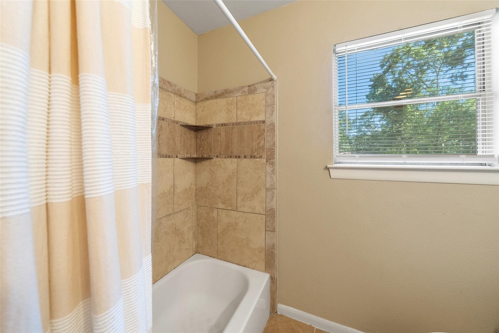 1105 Thomas Avenue - Photo 22