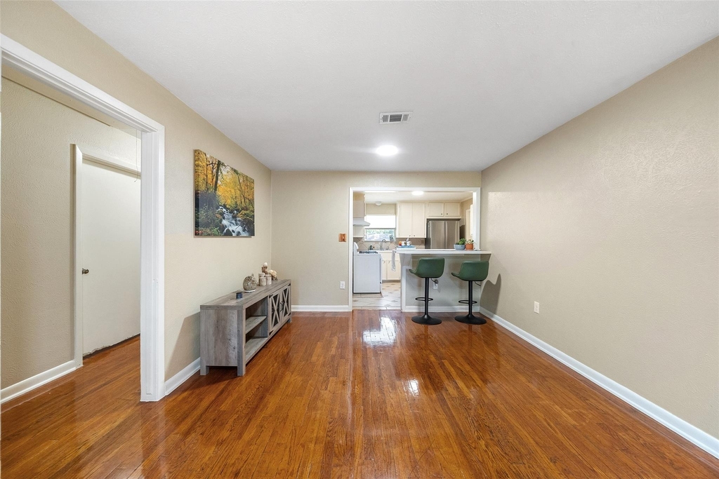 1105 Thomas Avenue - Photo 8