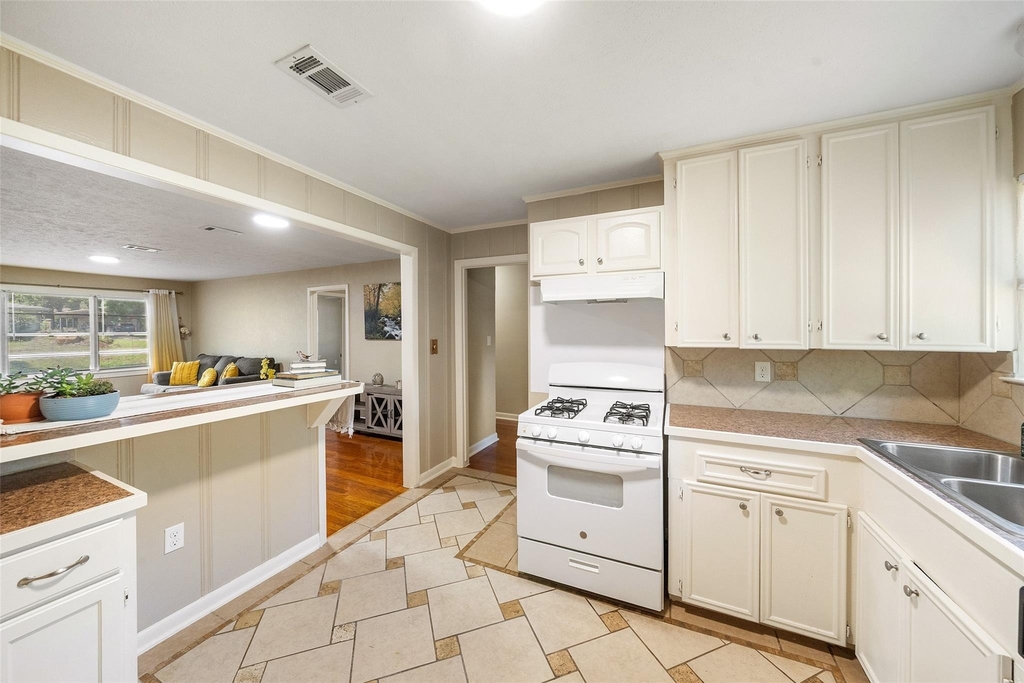 1105 Thomas Avenue - Photo 20