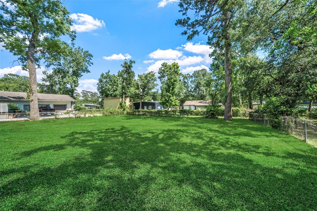 1105 Thomas Avenue - Photo 2