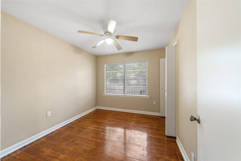 1105 Thomas Avenue - Photo 13