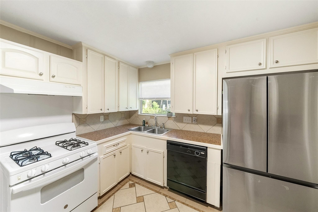 1105 Thomas Avenue - Photo 22