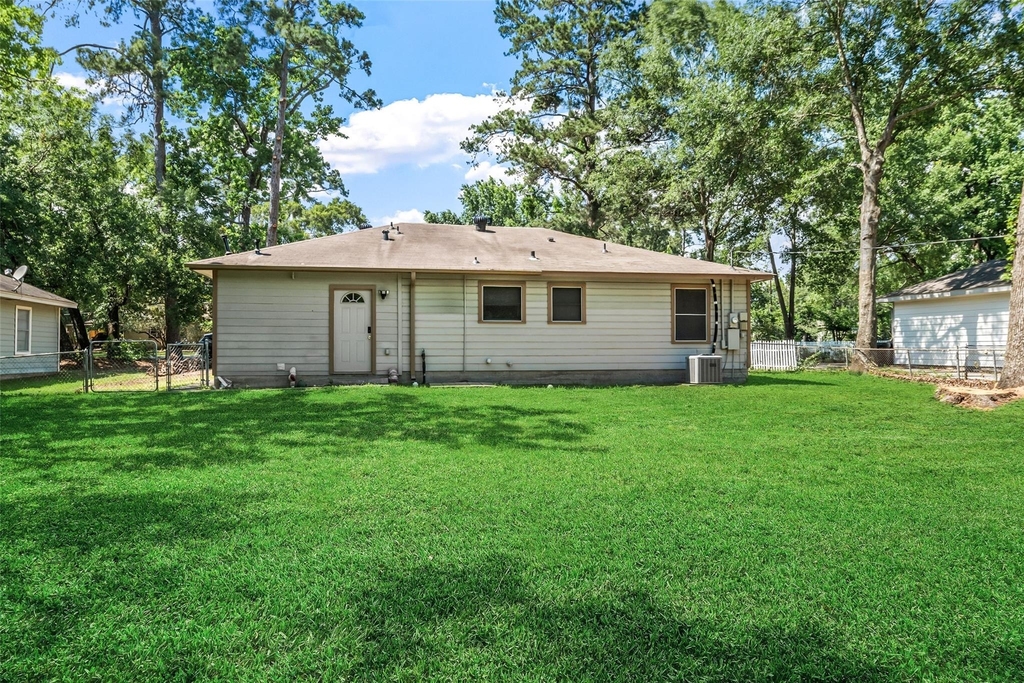 1105 Thomas Avenue - Photo 4