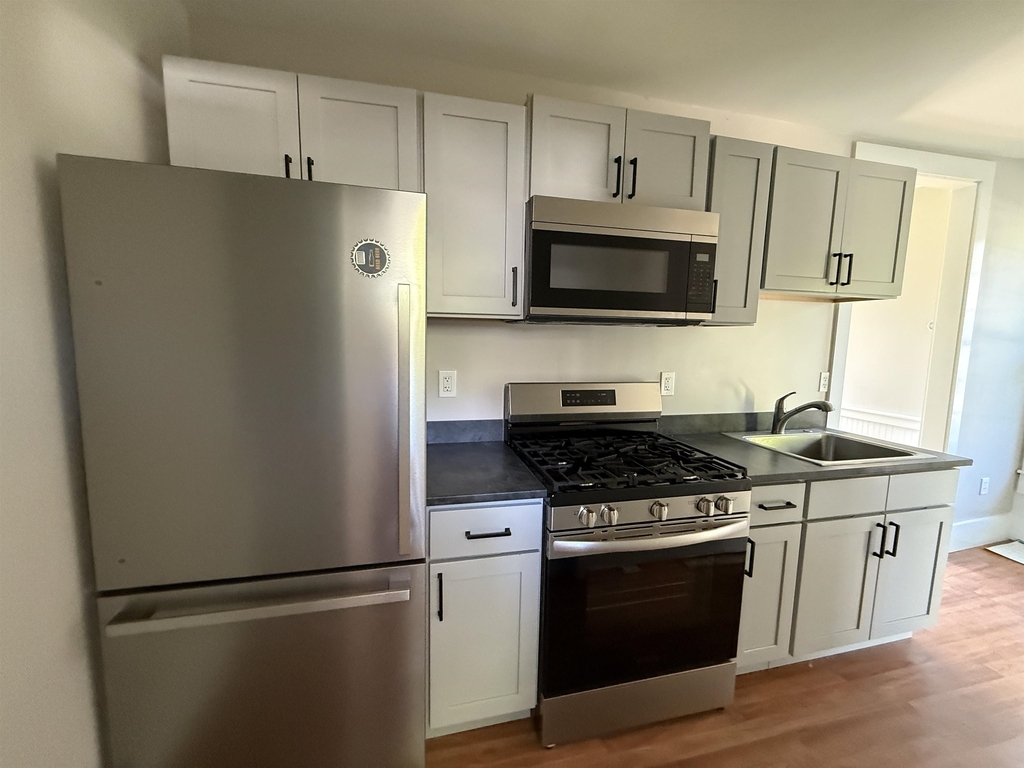 52 Lincoln - Photo 2
