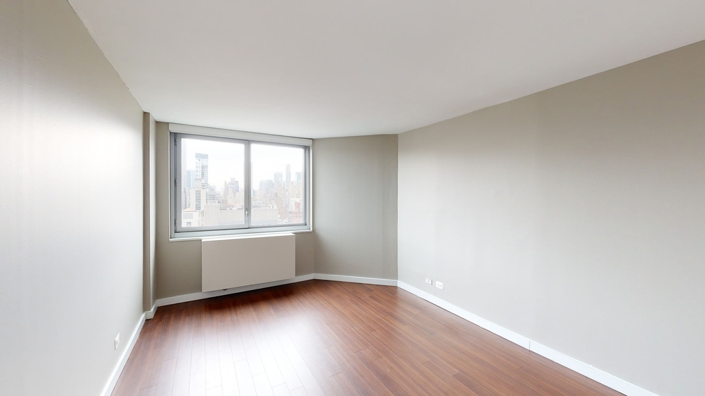 401 E 34th St - Photo 3