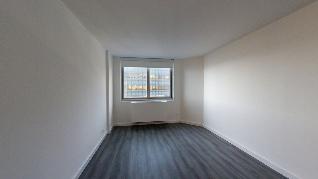 401 E 34th St - Photo 4
