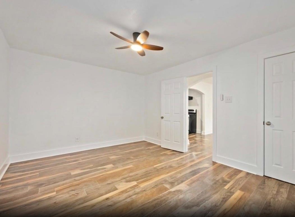 6043 Lyndhurst Drive - Photo 10